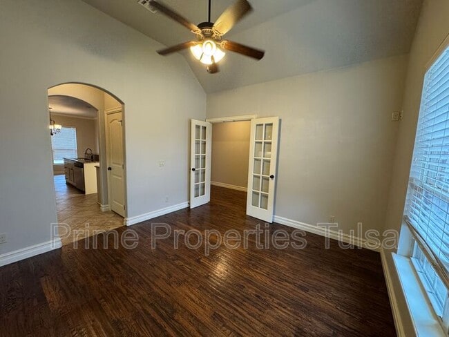 Building Photo - 2016 E 135th St S