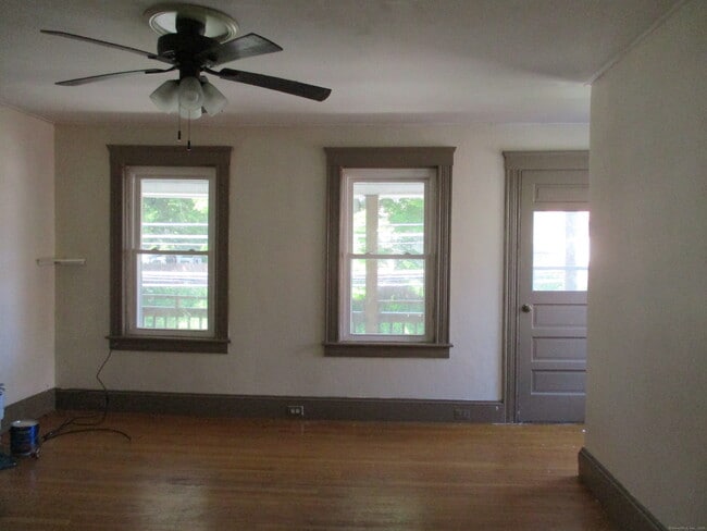 Building Photo - 116 Woodstock Ave