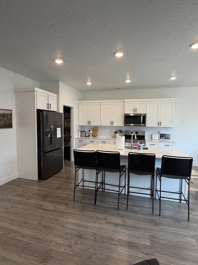 Building Photo - 1583 E Star Spgs Dr