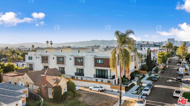 Building Photo - 1541 1/2 Hi Point St