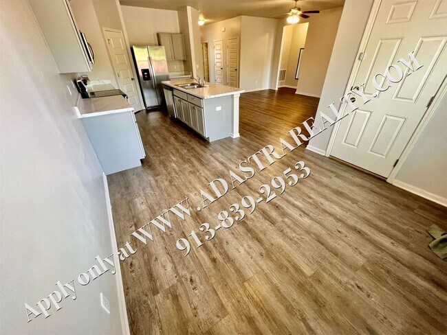 Building Photo - Like New Ranch in Spring Hill-Available in...