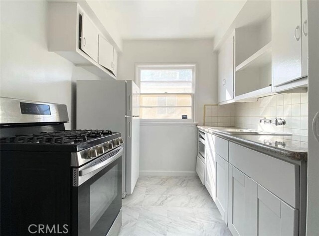 Primary Photo - 2021 Cloverfield Blvd