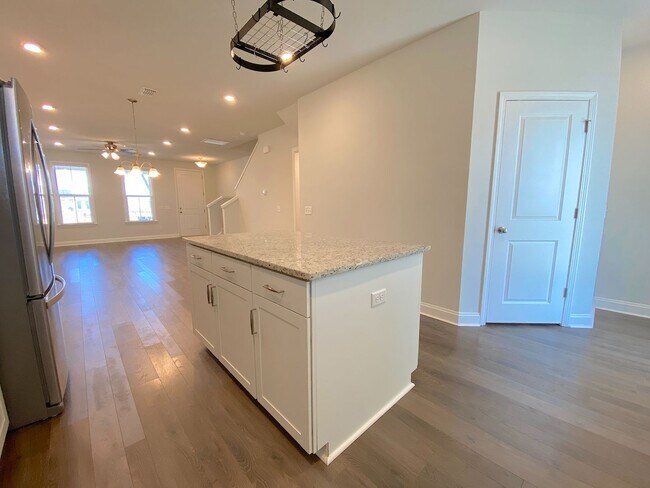 Building Photo - 354 Great Lawn Dr