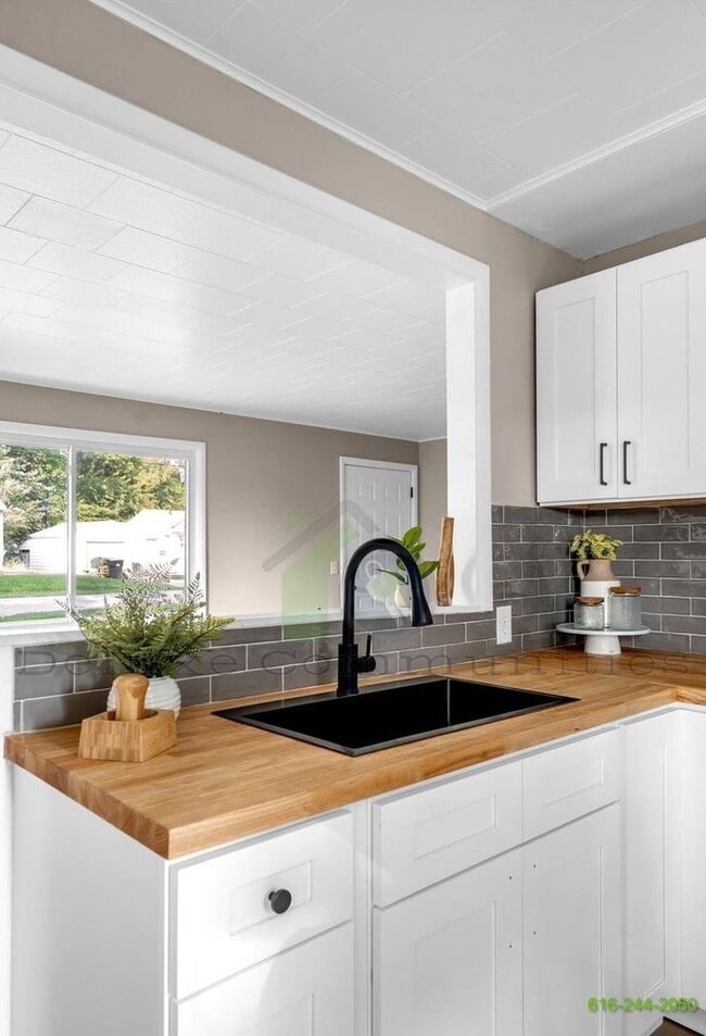 Building Photo - Brand New Remodel, Stunning 2 Bed Ranch Home