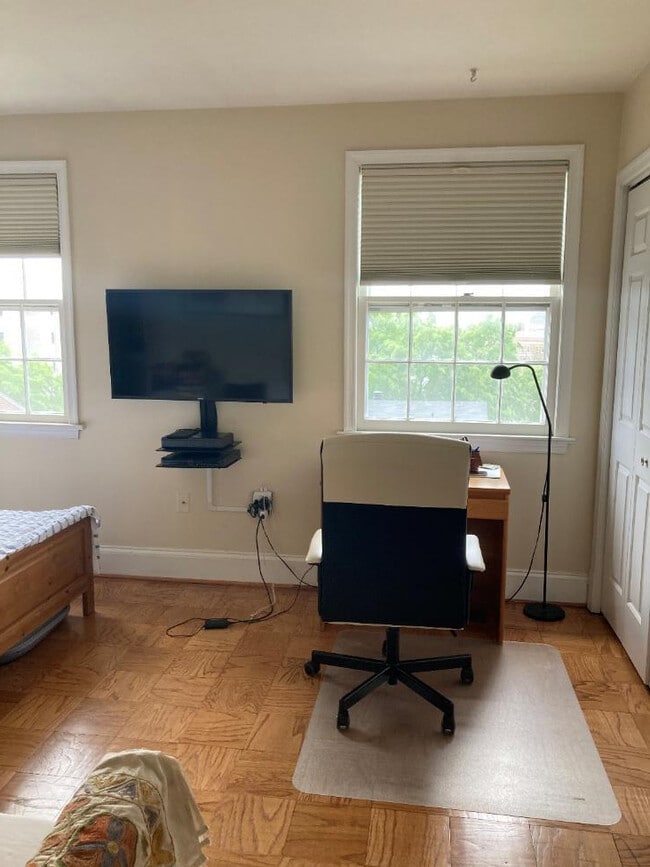 Building Photo - 1670 Beekman Pl NW