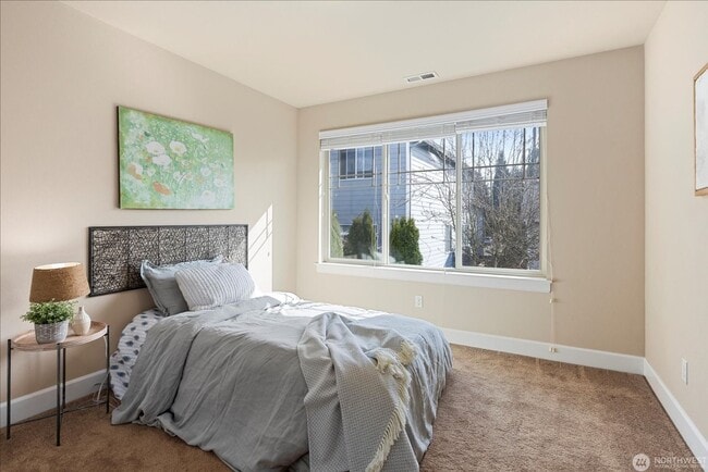 Building Photo - 3BD/2.5BTH Modern Townhouse in Greekbrooke...