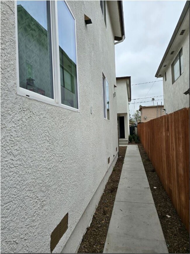 Building Photo - 71(439)