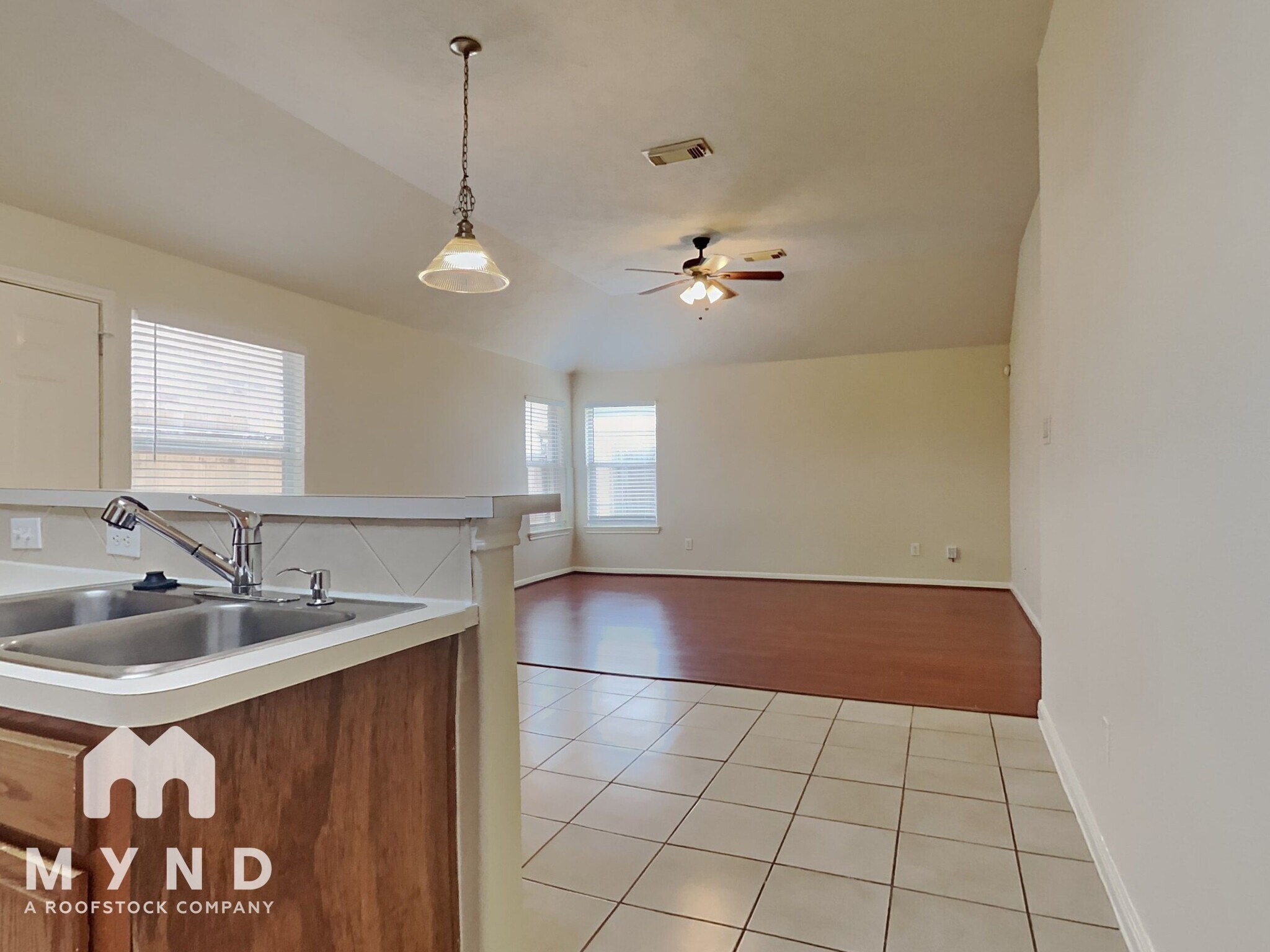 Building Photo - 807 Forest Star