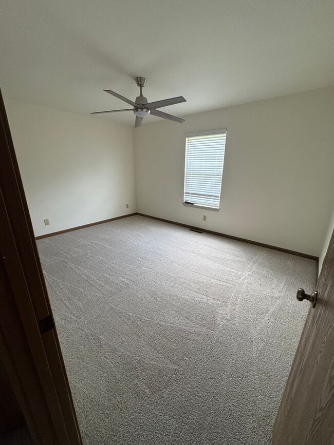 Building Photo - Totally Remodeled