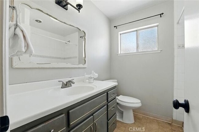 Building Photo - 413 E Bradrick Dr