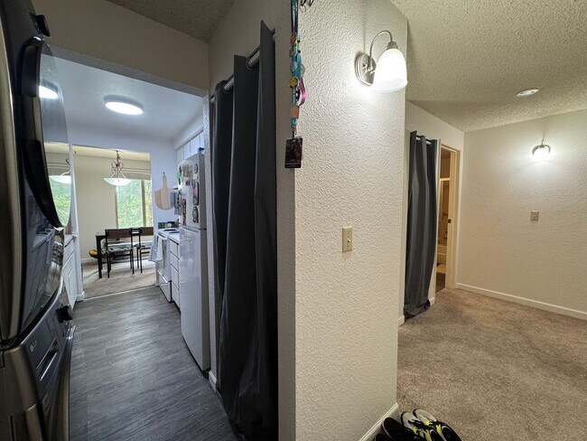 Building Photo - 2 Bedroom Condo Near WWU and Bus Line