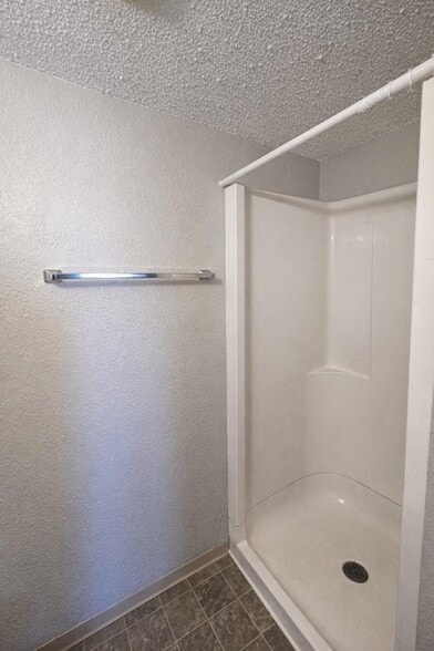 Building Photo - 902 E 5th St