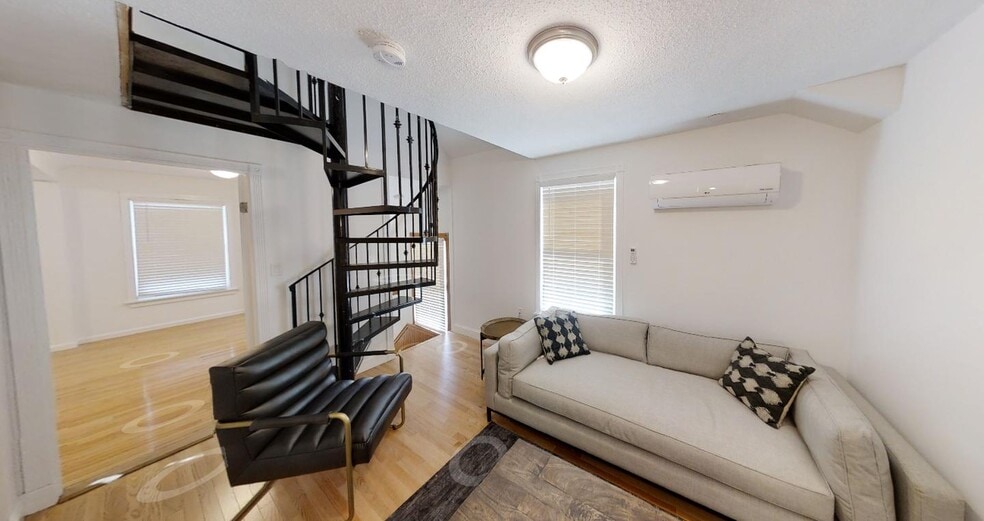 Building Photo - 17 Kingman Rd