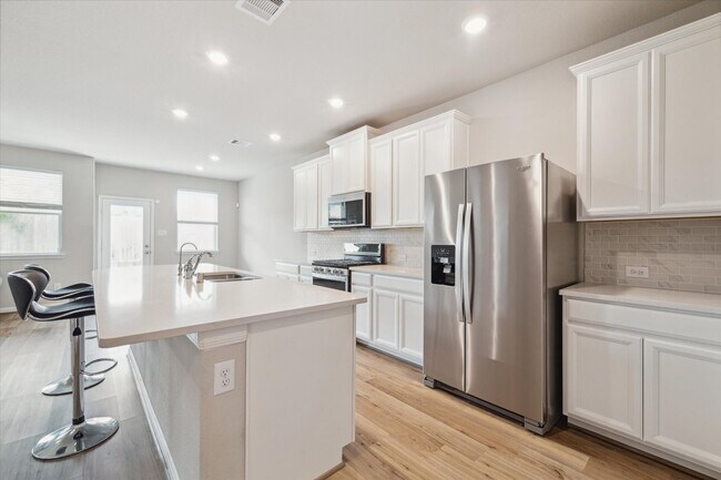 Building Photo - 1806 La Magnolia Dr