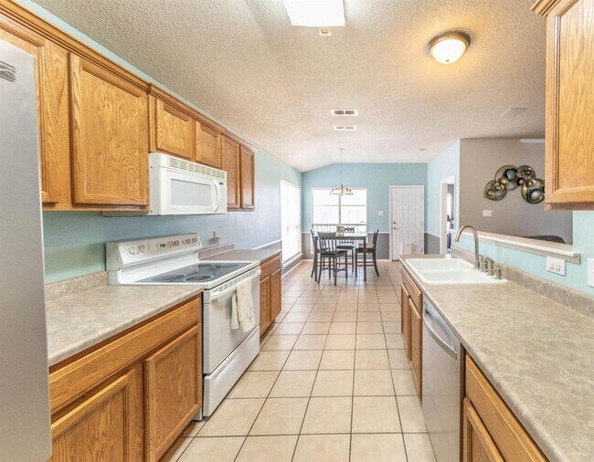 Building Photo - Lovely Home in Southwest Lubbock