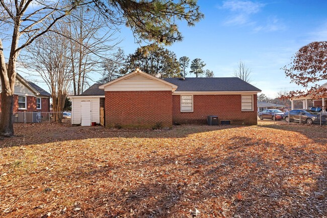 Building Photo - **AVAIL. NOW** The perfect blend of style ...