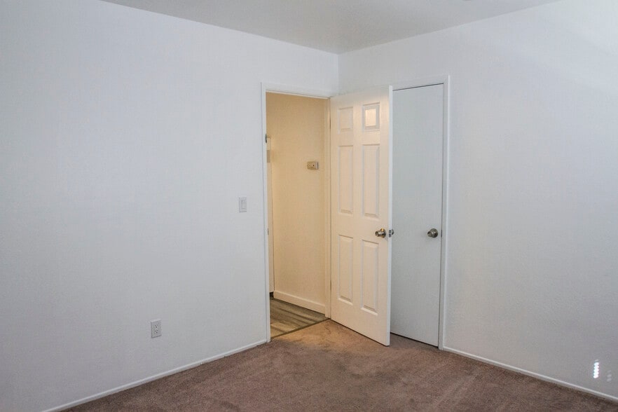 Back bedroom - 621 Grand Fir Ave