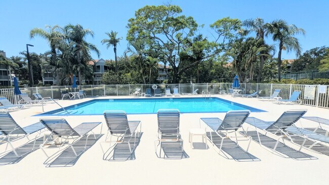 Building Photo - 850 S Tamiami Trl