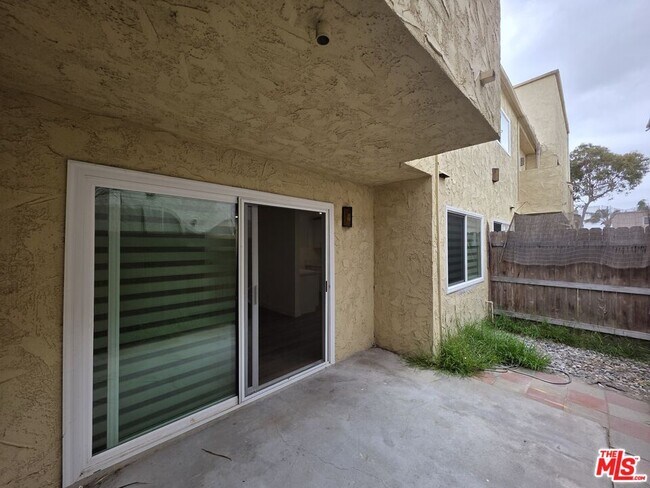 Building Photo - 517 N Francisca Ave