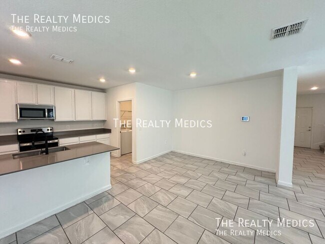 Building Photo - 554 Jett Ln