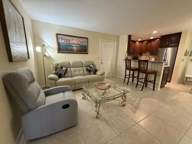 Building Photo - 1102 Duncan Cir