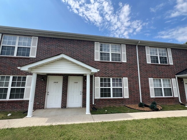 Building Photo - 1505 Center Pointe Dr