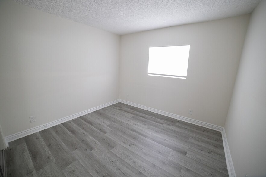 Building Photo - 1315 Ocean Park Blvd