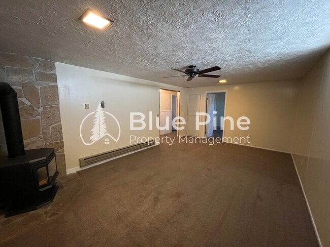 Building Photo - 450 Crimson Dr