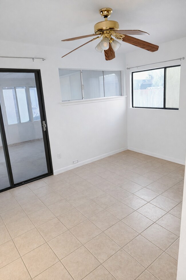 Building Photo - 526 E Nugent St