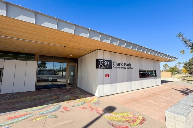 Building Photo - 4Bed/3Bath House at Broadway/Mill Ave! $199 MOVE-IN SPECIAL! Ready for Immediate Move-In! -- RV GATE