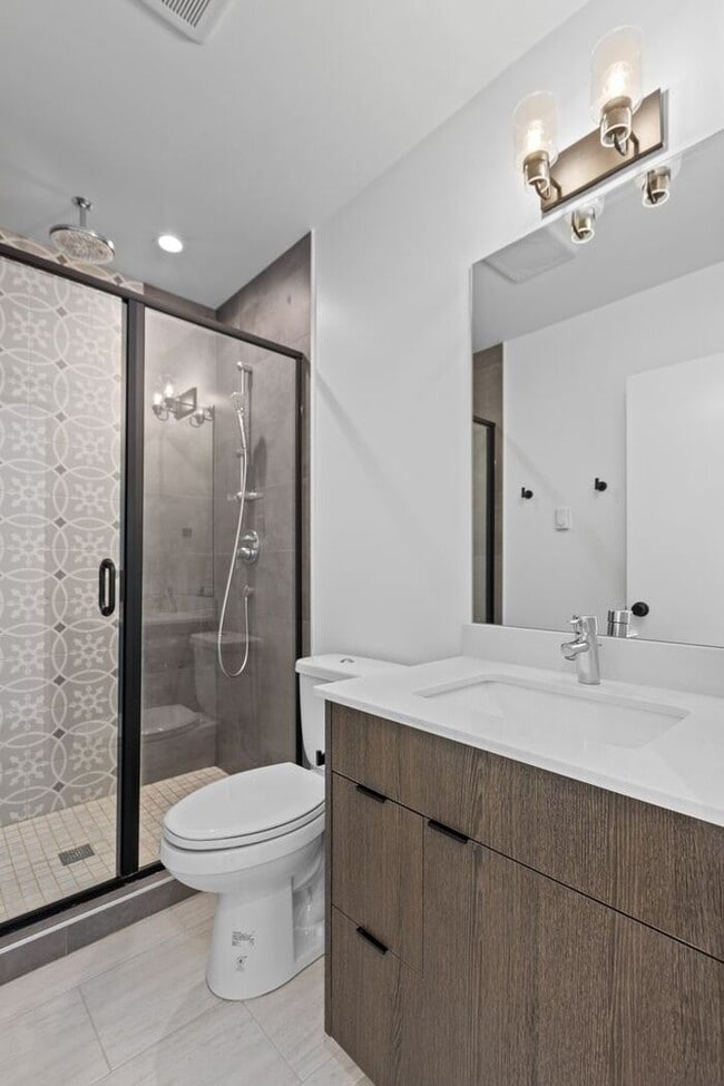 Building Photo - Sweet Ultra-Modern Air-Conditioned West Se...