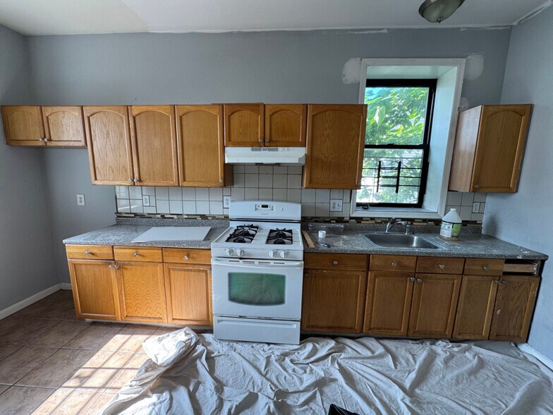 Primary Photo - 136-138-138 S 7th St