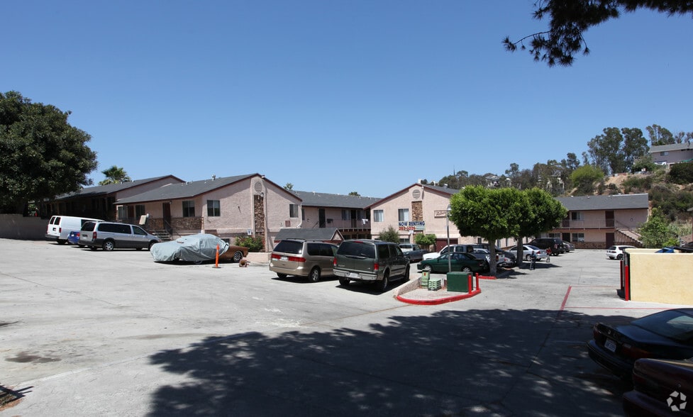 Primary Photo - Auburn Apartments