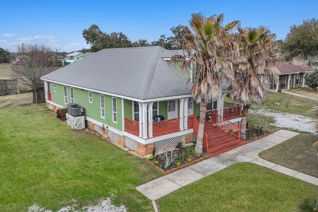 Building Photo - 426 Russell Ave