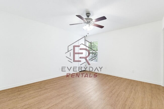 Building Photo - 913 Ashwood St