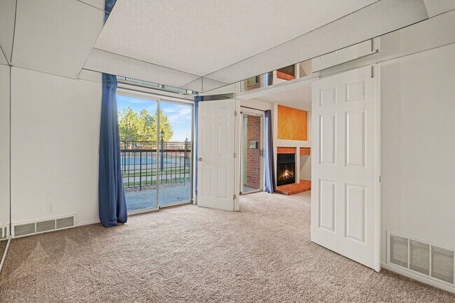 Building Photo - Ground Level Condo! 1 Bed 1 Bath In Littleton!