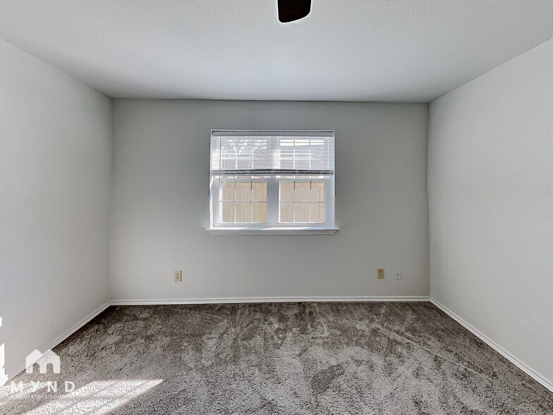 Building Photo - 220 Bonavista Way