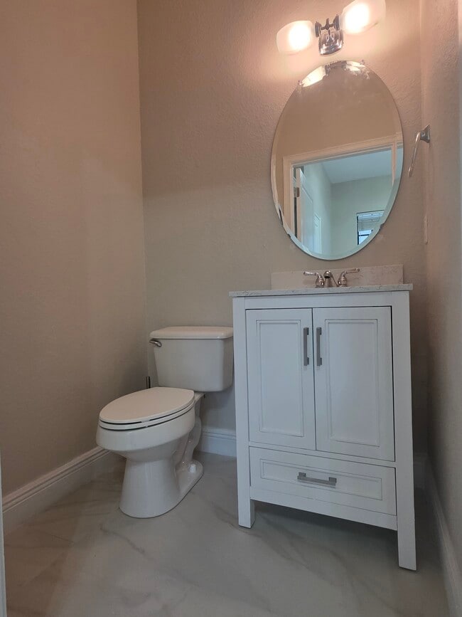 Building Photo - 637 Hillcrest St