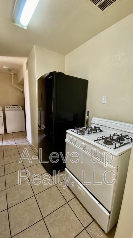 Building Photo - 2705 S Monterey Vista