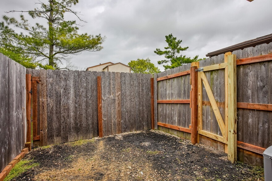 Building Photo - 700 Alta View Ct
