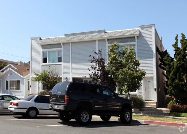 Building Photo - 1711 E Appleton St