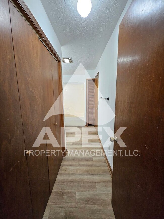 Building Photo - Cute 2 Bd - 1 Ba Single Family Brick Home ...