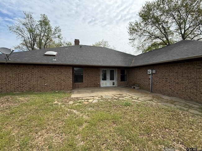 Building Photo - 2304 Deanna Ave