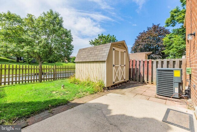 Building Photo - 303 Kidwelly Ct