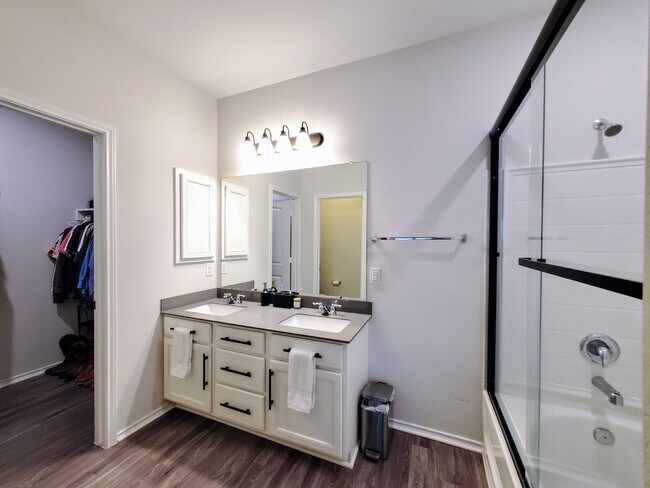 Building Photo - 14120 James Garfield St