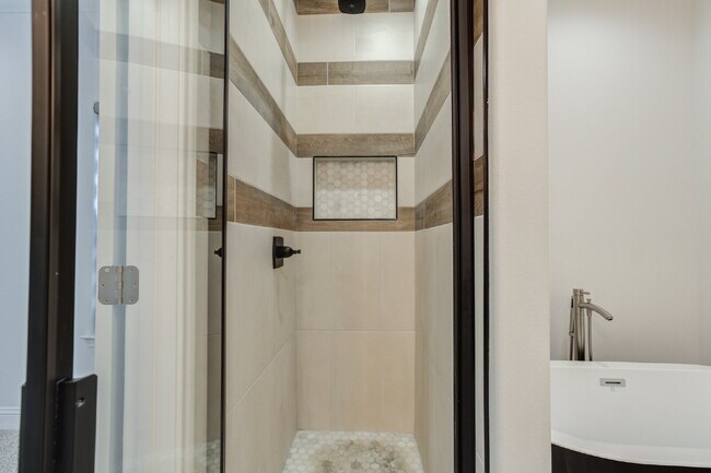 Building Photo - Custom built home in West Lubbock