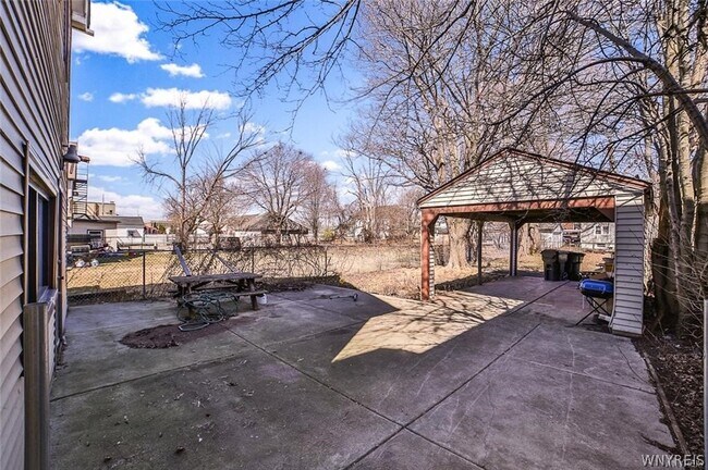 Building Photo - 2877 Niagara St