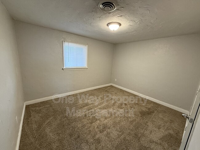 Building Photo - 1105 7th St