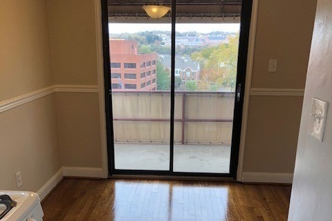 Building Photo - 1593 N Colonial Terrace