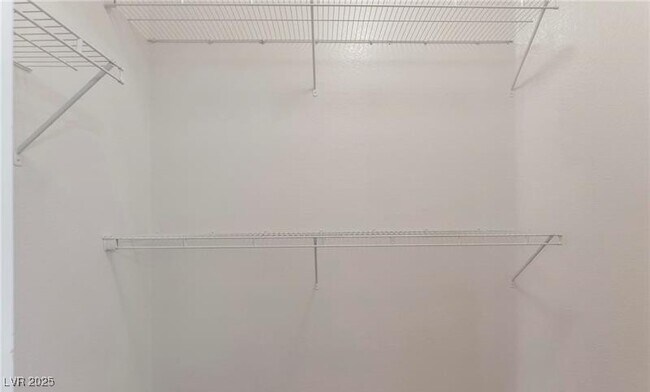 Building Photo - 9764 Bedstraw St